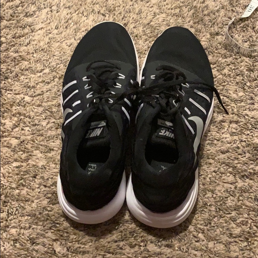 Black nike sneakers